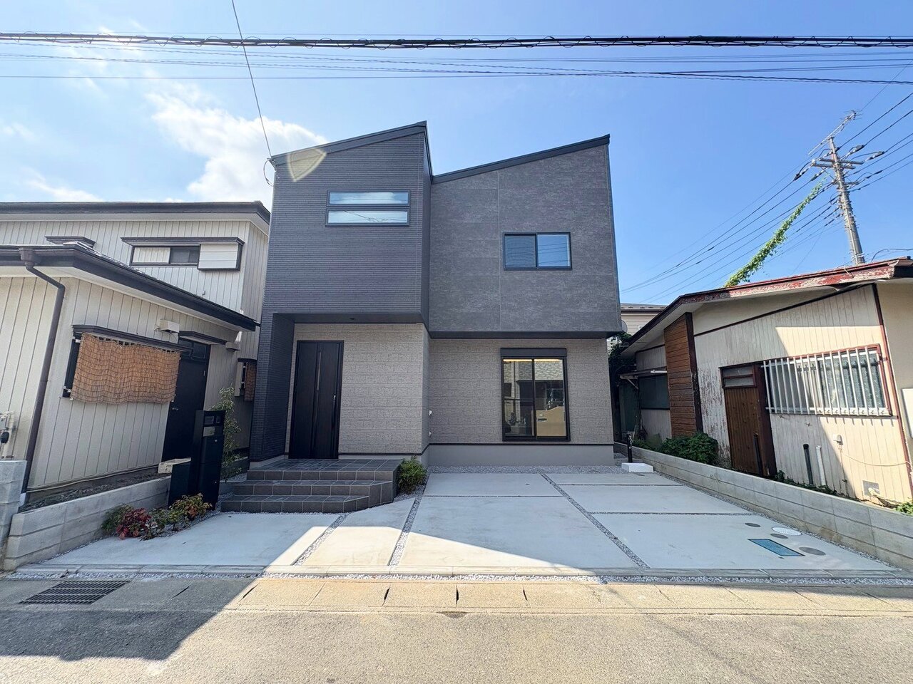 敷地面積は広々34坪以上、太陽光発電システム付きのオール電化お住まいです。