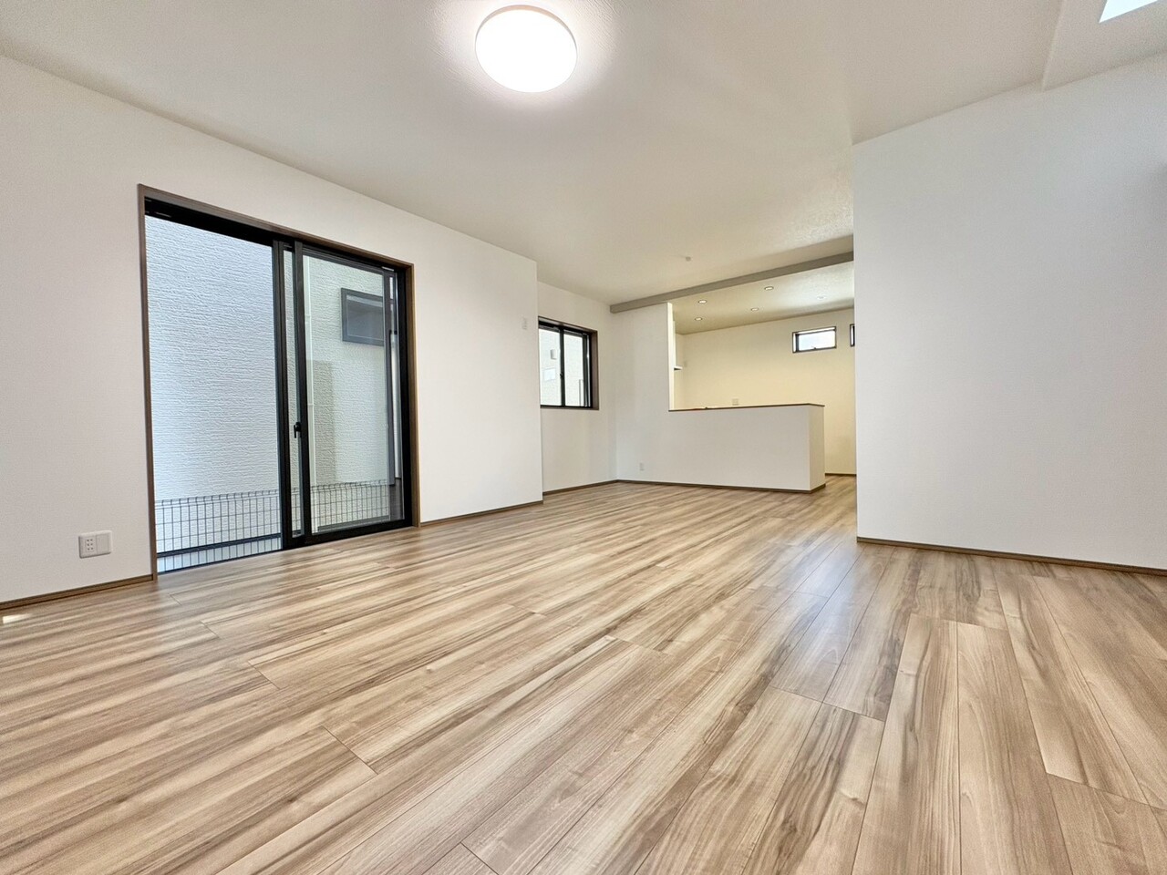 ２０帖以上のＬＤＫは室内には豊かな陽光が注ぎ込み、爽やかな住空間を演出。