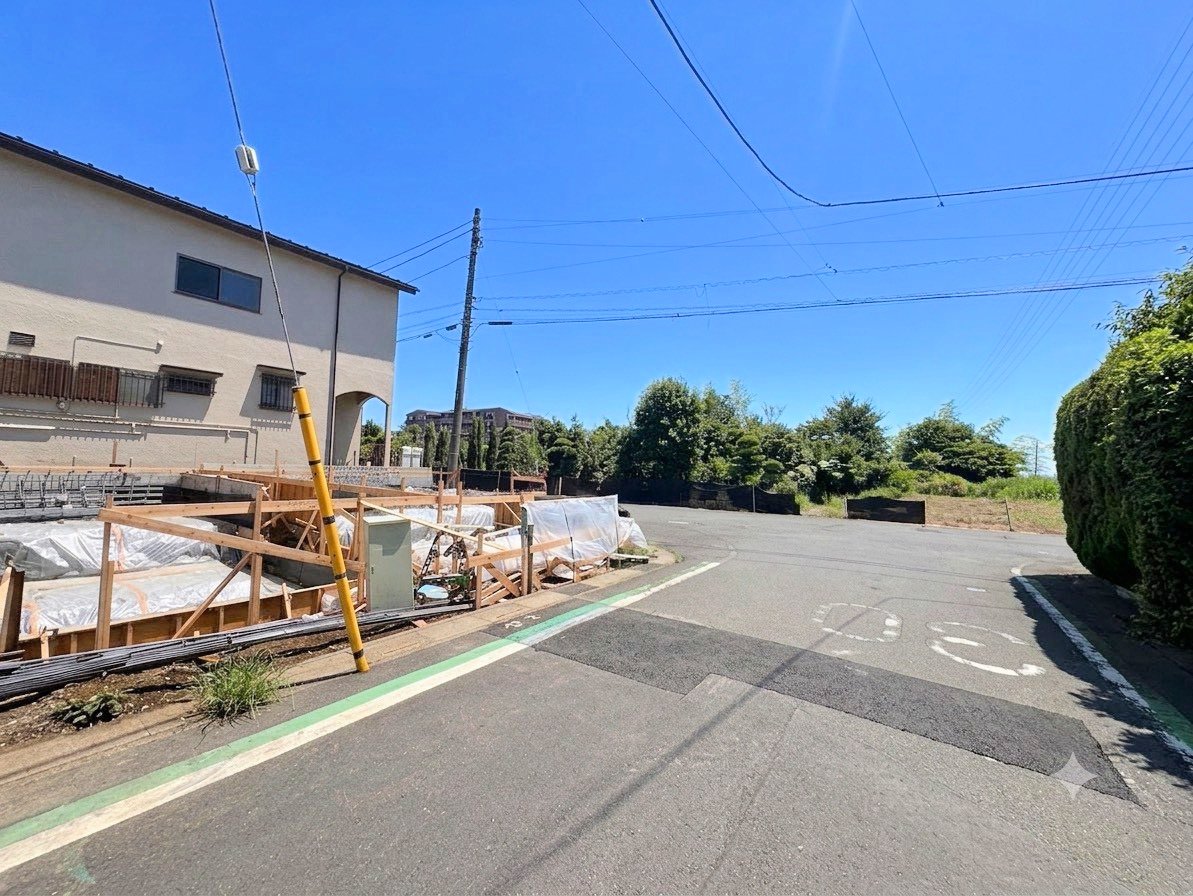 スーパー、コンビニ、ドラッグストアまで約550m圏内です。(令和8年8月撮影)
