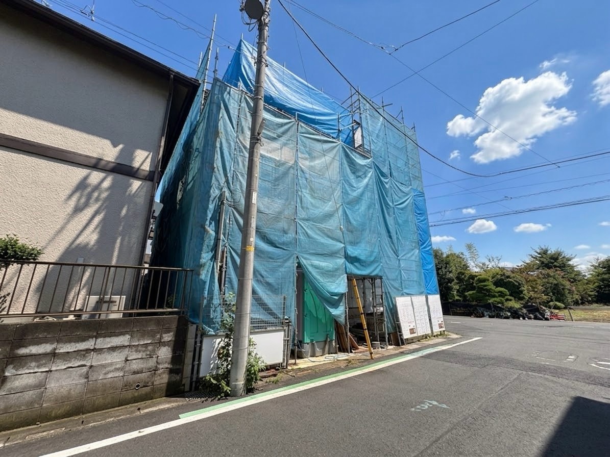 19.8帖のLDKは一体感のある対面式キッチンを採用。(令和8年9月撮影)