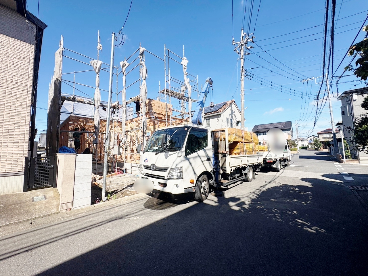 主寝室は広々8帖のバルコニーに面した洋室です。(令和8年9月撮影)