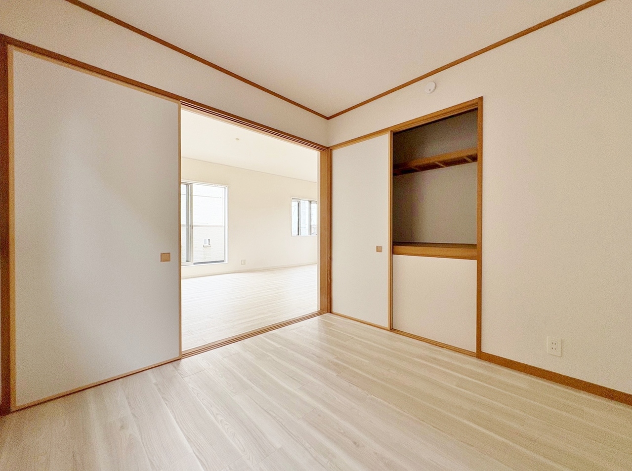 多様な使い方ができる続き間のお部屋を備えています。
