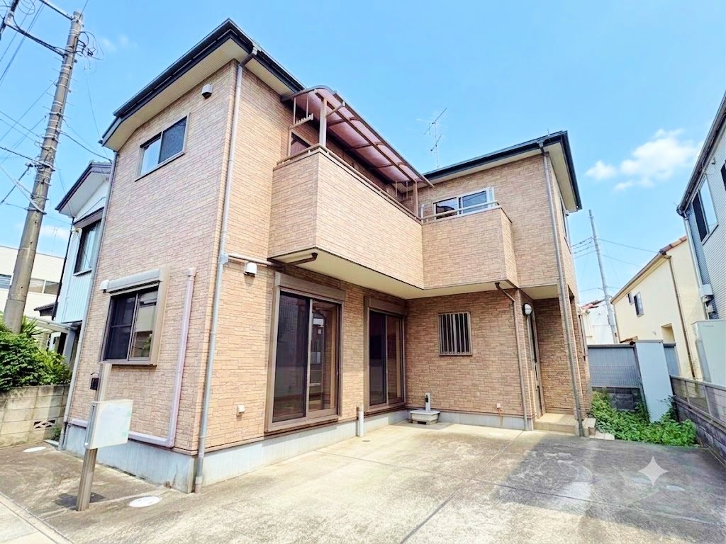 小学校まで徒歩5分、お子様の通学も安心。閑静な住宅街です。