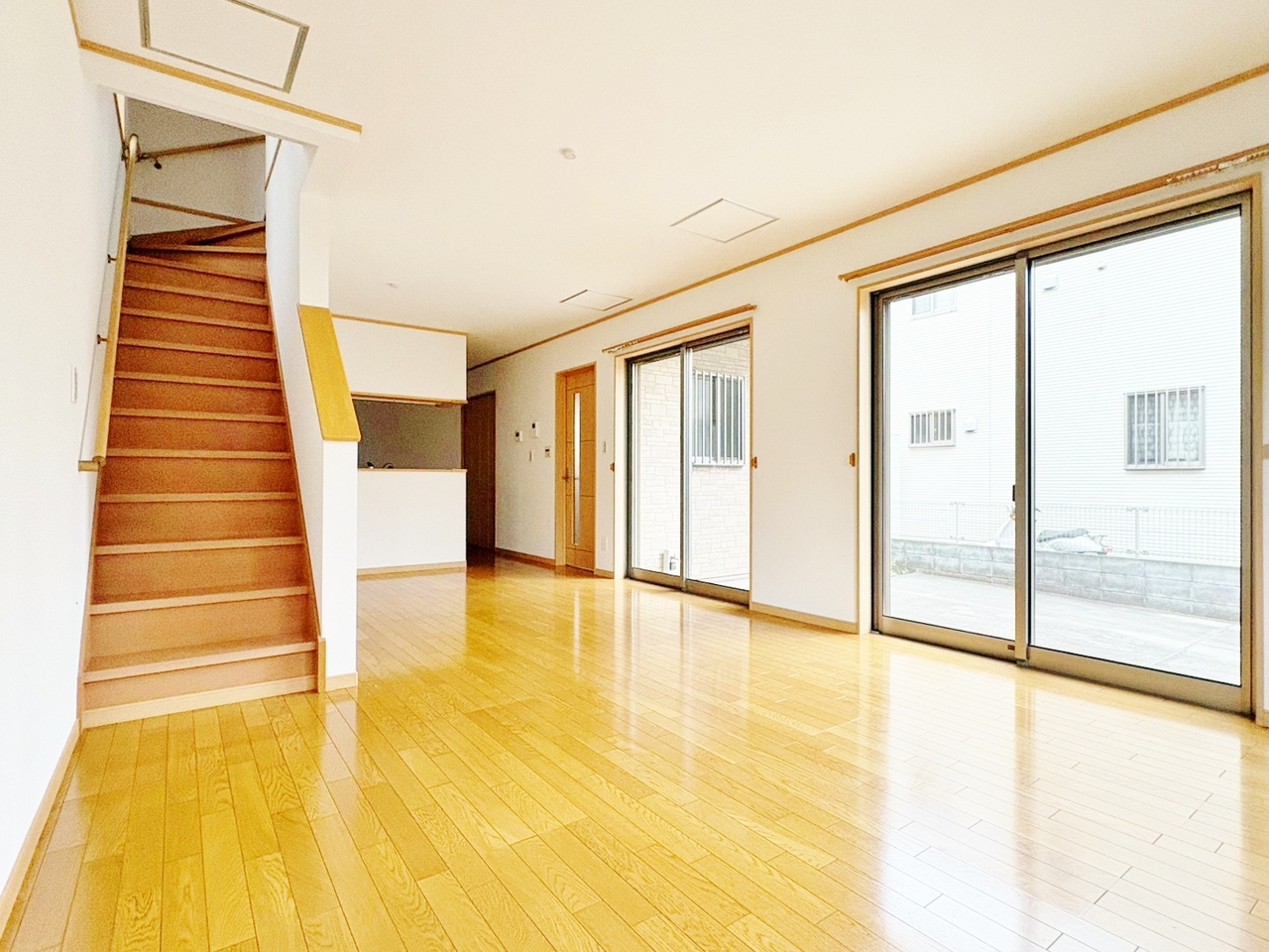 リビング階段にすることで、自然と集まる空間を実現しました。