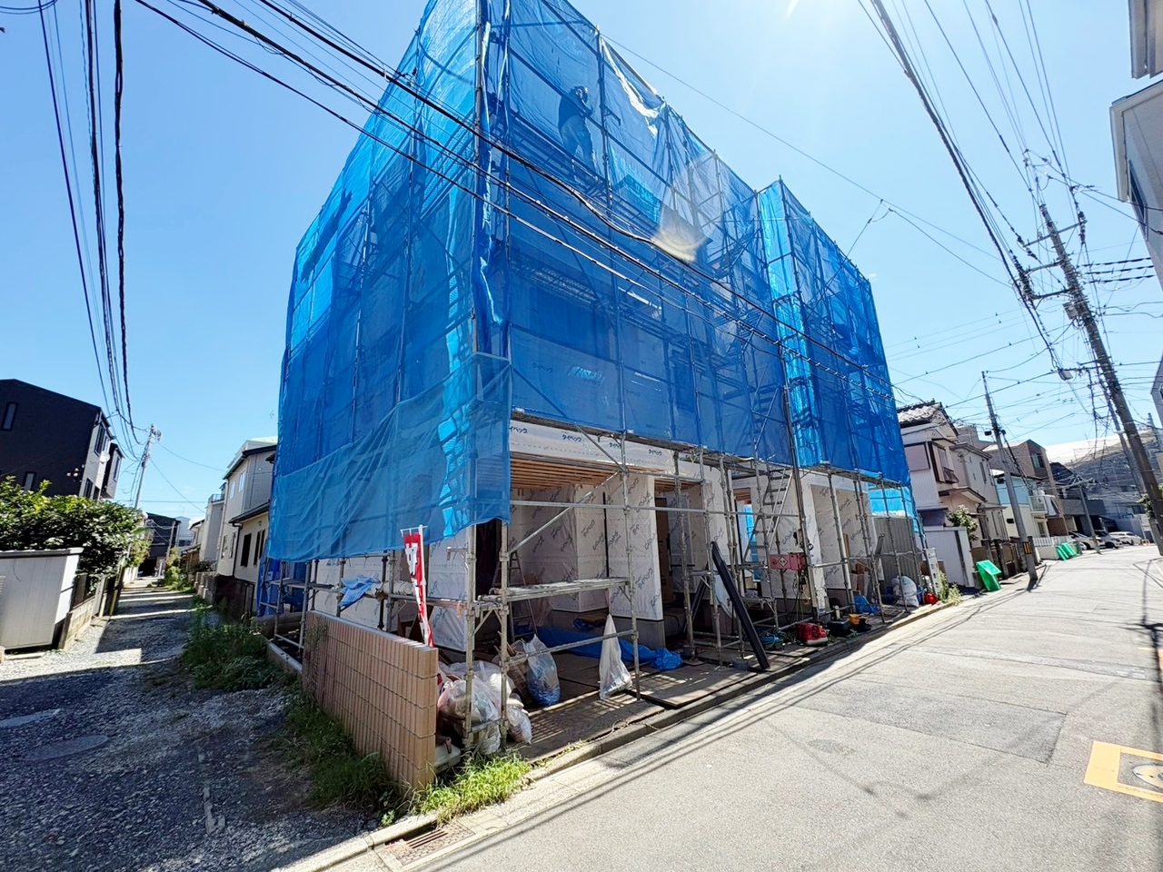 通風・採光に恵まれた角地は爽やかな開放感を演出します。(令和8年9月 撮影)