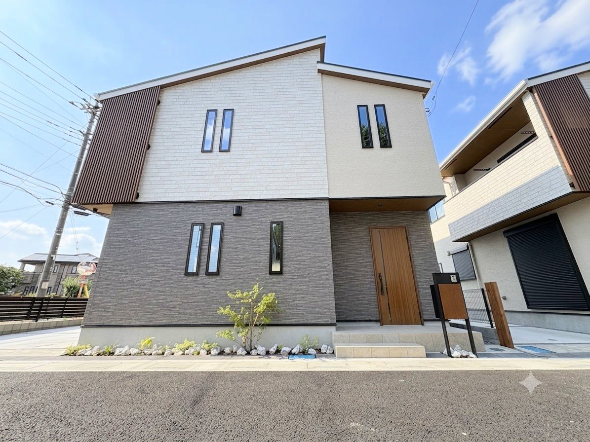 今羽駅まで徒歩5分の立地。住まいの本質の部分から、住み心地や安全性を見つめ直しました。　