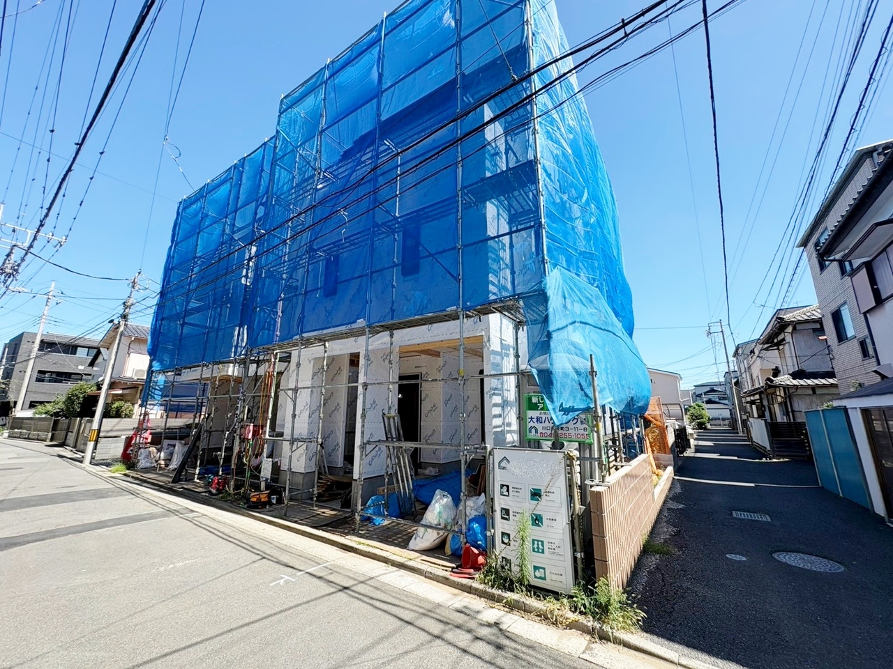 大宮駅徒歩12分、北大宮駅徒歩6分。駅までのアクセスが良好な立地です。(令和8年9月 撮影)
