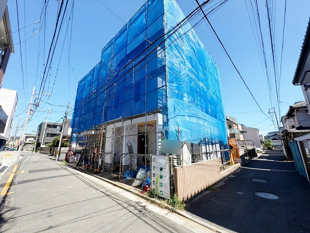 角地を活かした光と風を呼び込む心地良い住空間。(令和8年9月 撮影)