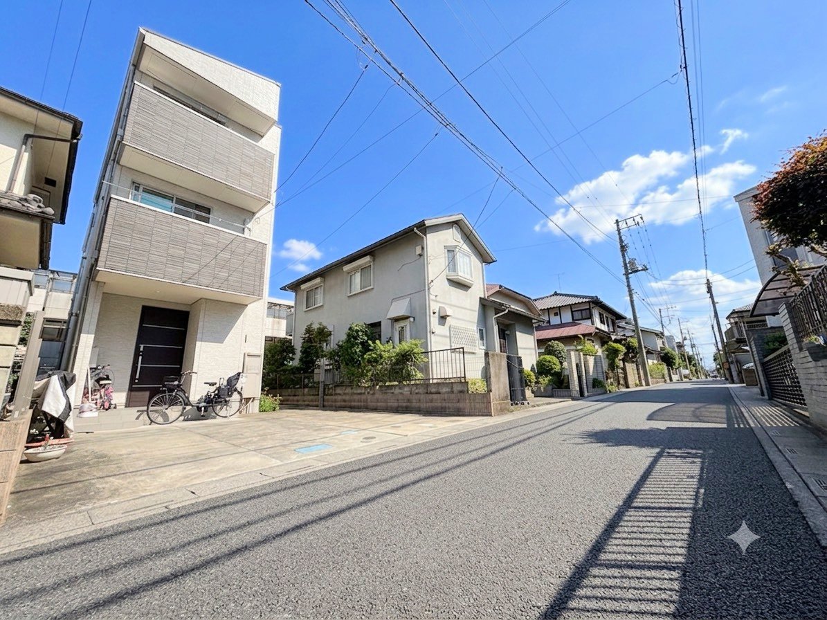 小学校まで徒歩9分、中学校まで徒歩8分です。(令和8年8月撮影)