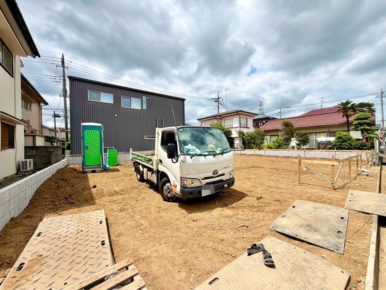 １７帖のＬＤＫは折り上げ天井で開放感を演出します。(令和8年8月撮影)