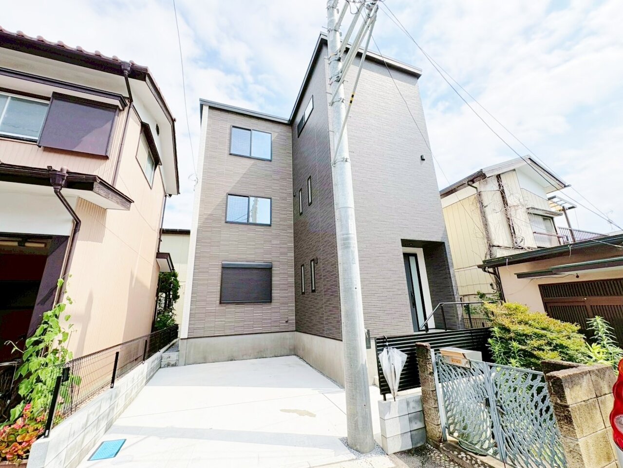 南浦和駅まで徒歩18分、生活利便施設が徒歩圏内に揃う住環境です。