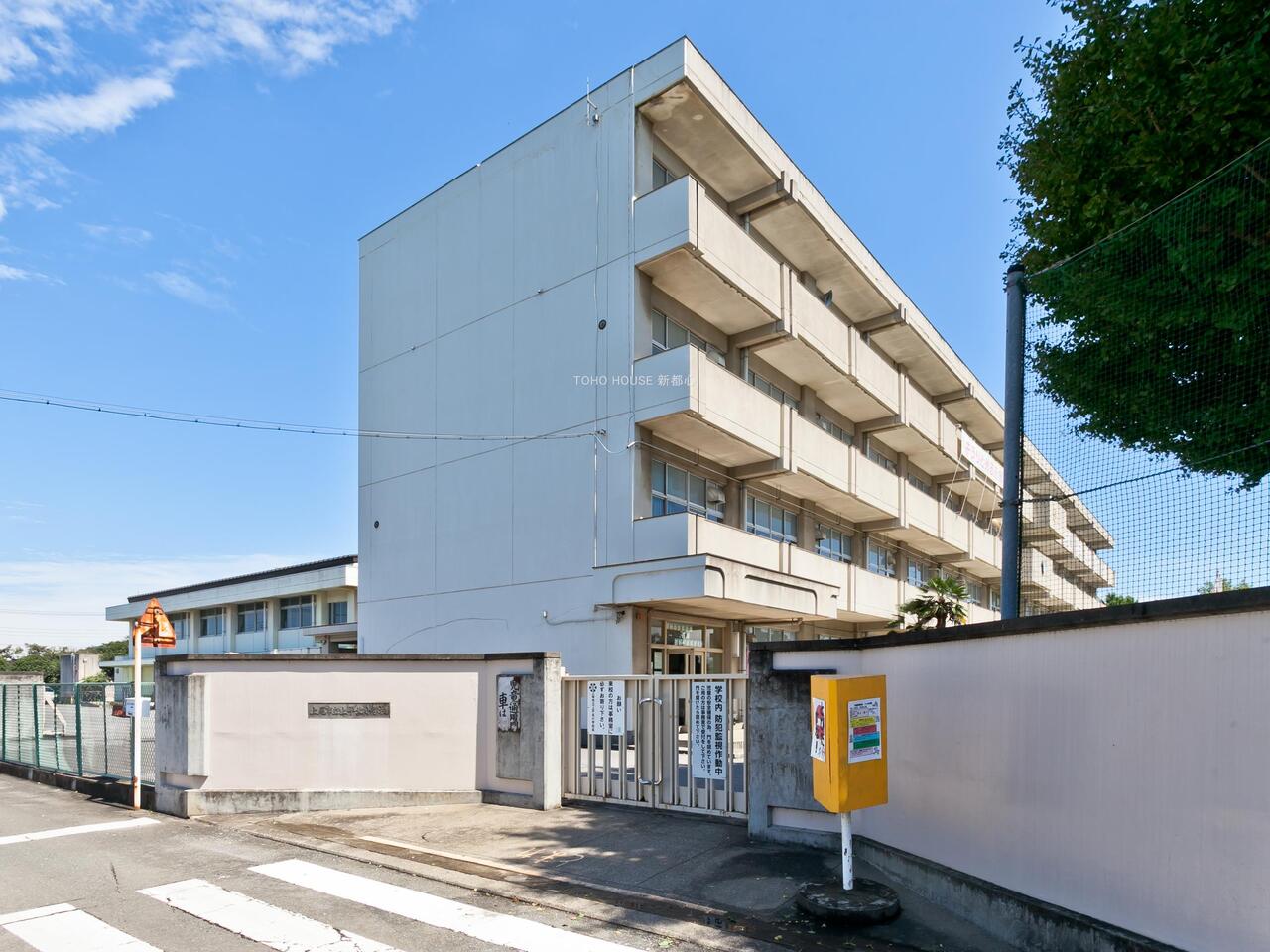 上平北小学校まで約639m