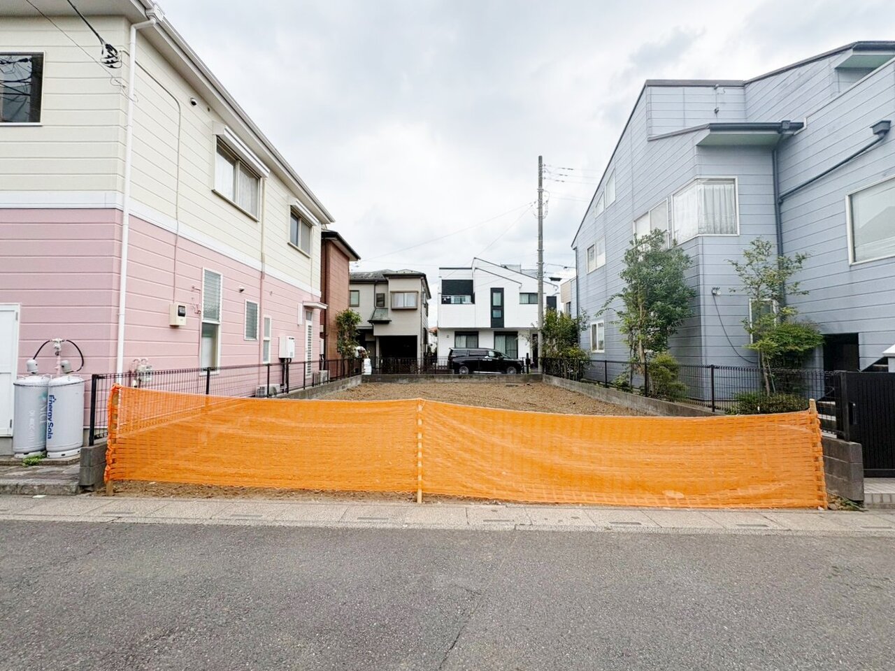 大和田駅徒歩9分圏内、両面道路に面したお住まいです。(令和8年8月撮影)