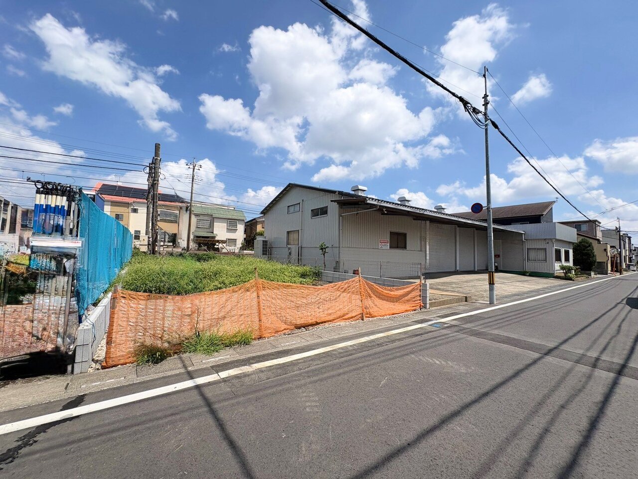 18帖のＬＤＫは折り上げ天井にすることで開放感を演出。(令和8年8月撮影)