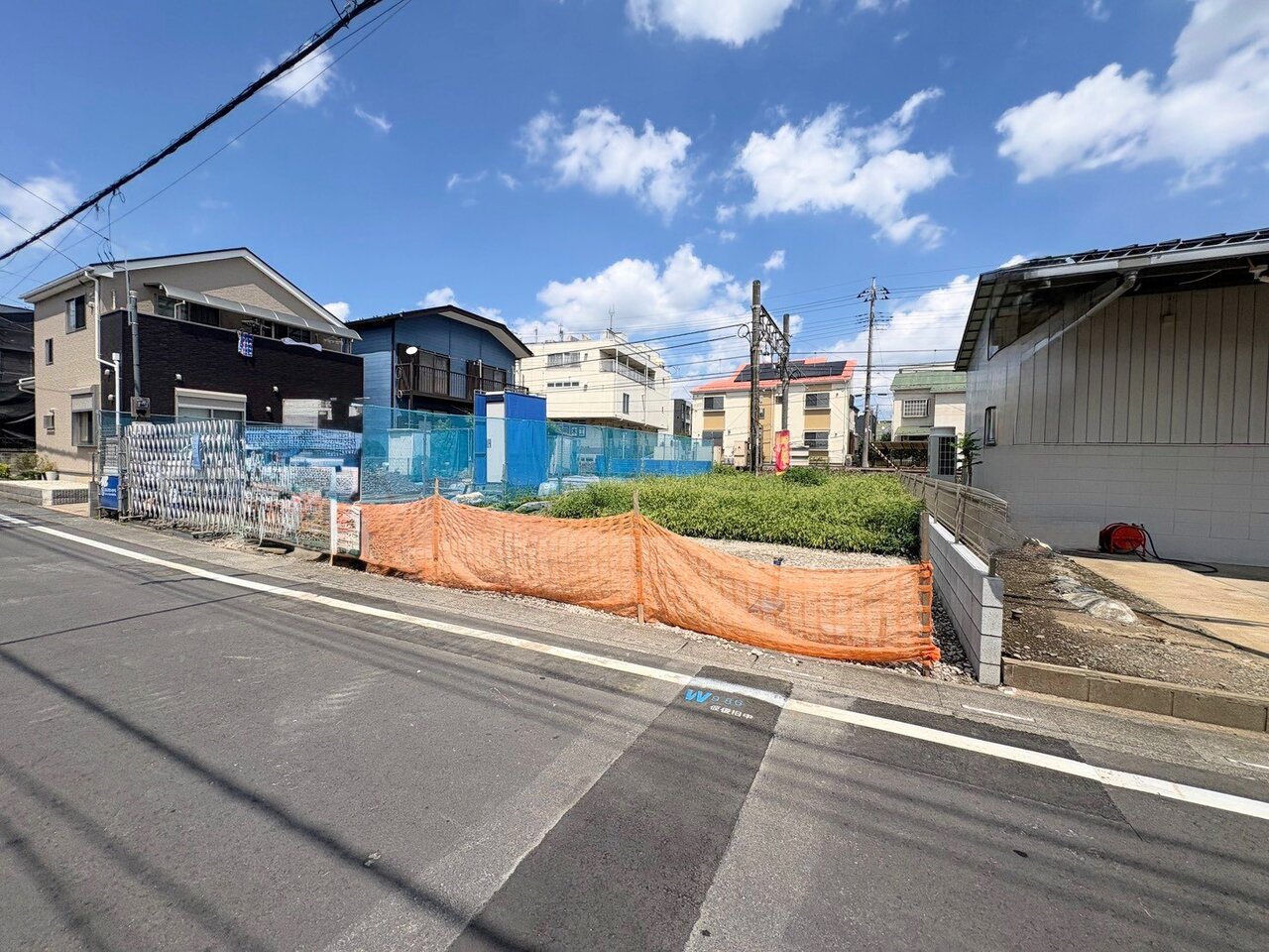 小学校まで徒歩6分圏内でお子様の通学も安心です。(令和8年8月撮影)