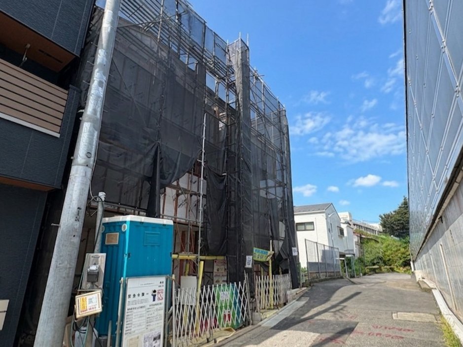 2階LDKは明るく照らすことのできるバルコニーに面した空間。(令和8年8月撮影)