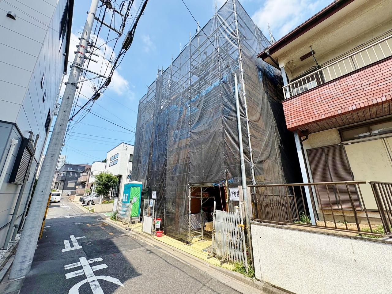 2階LDKは明るく照らすことのできるバルコニーに面した空間。(令和8年8月撮影)