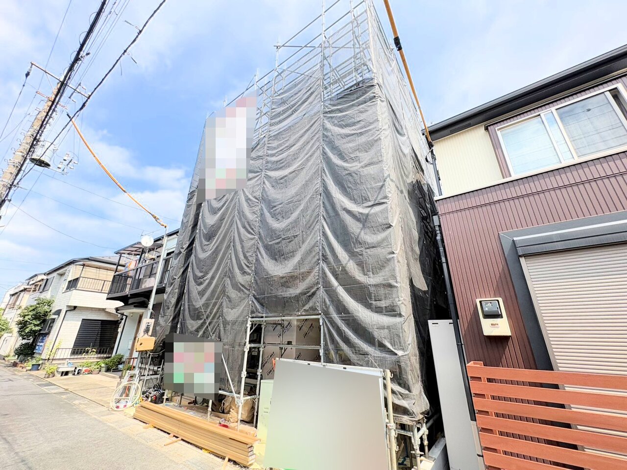 雨や風、雪などから愛車を守ってくれるビルトインガレージ。(令和8年8月撮影)