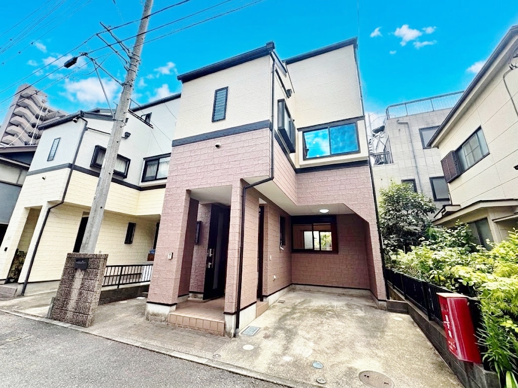 戸田公園駅徒歩12分、全居室南向きにつき陽当り良好です。