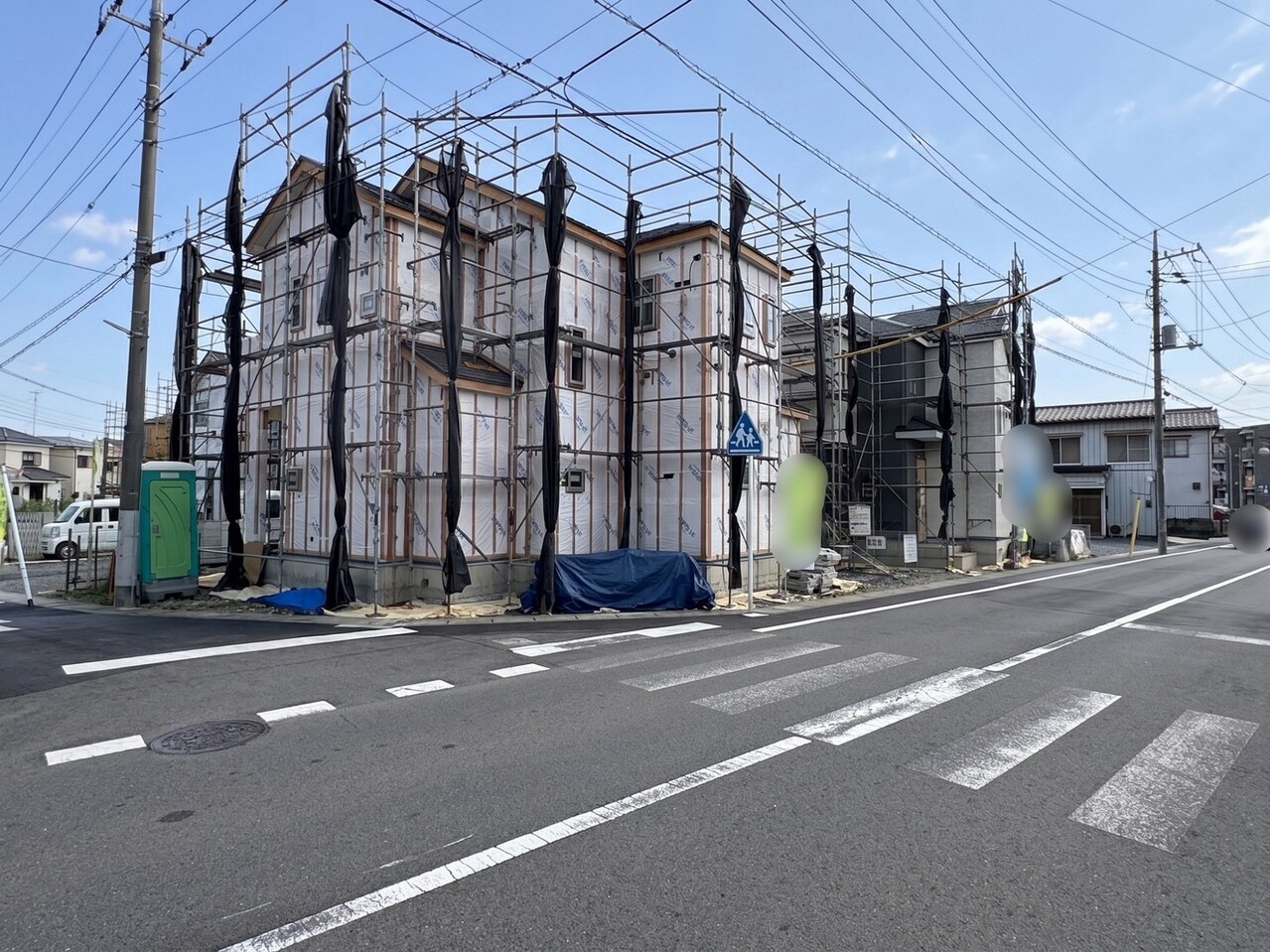 周辺環境とのコラボレーションにより統一感を演出。(令和8年8月撮影)