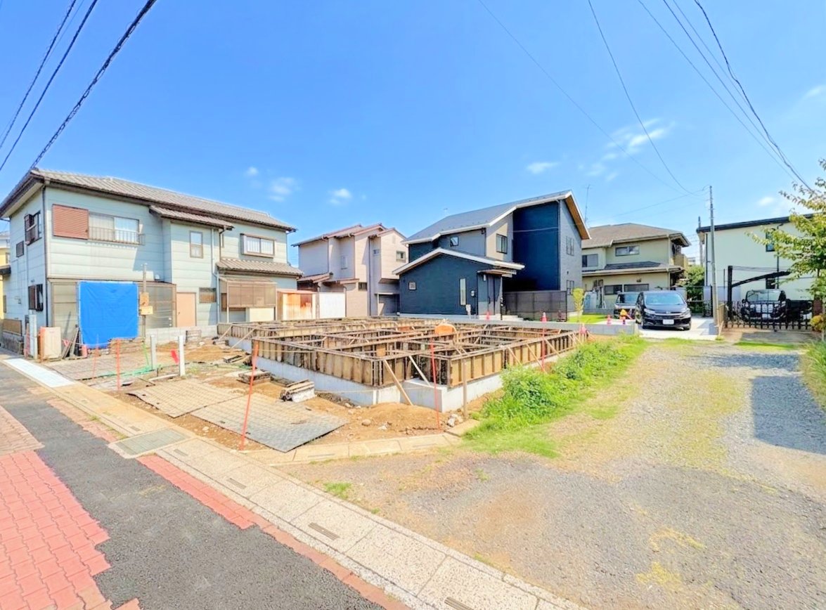 二部屋から出入りできるバルコニーはお洗濯物が多い日でも安心です。(令和8年8月撮影)