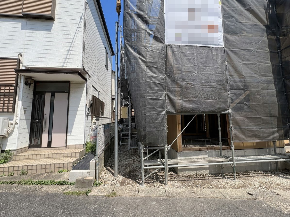 ２階に設けたＬＤＫは空間を明るく照らすことのできるバルコニーに面した間取り。(令和8年9月撮影)