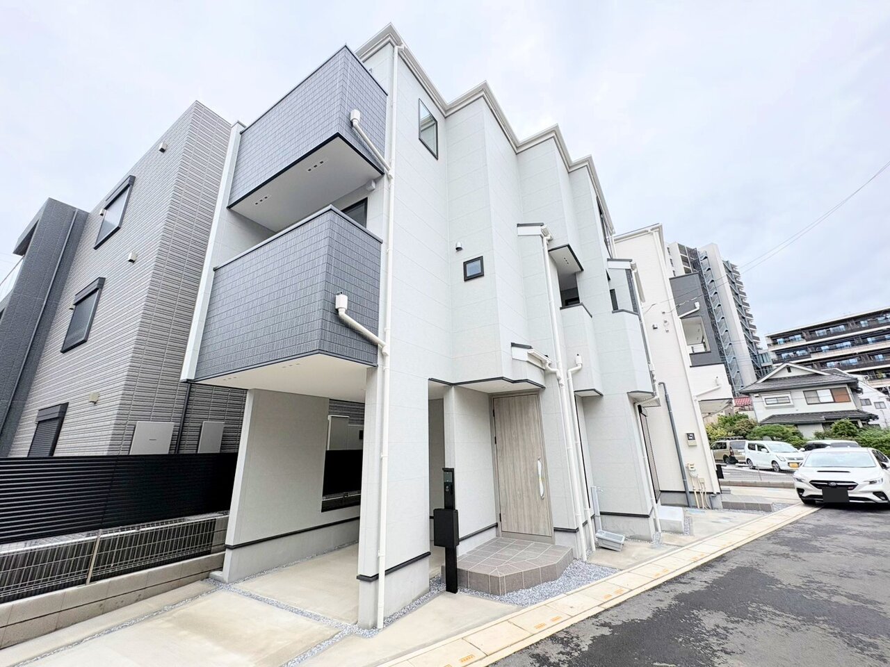 【2号棟】南浦和駅まで徒歩12分、6m公道面に面したお住まい。