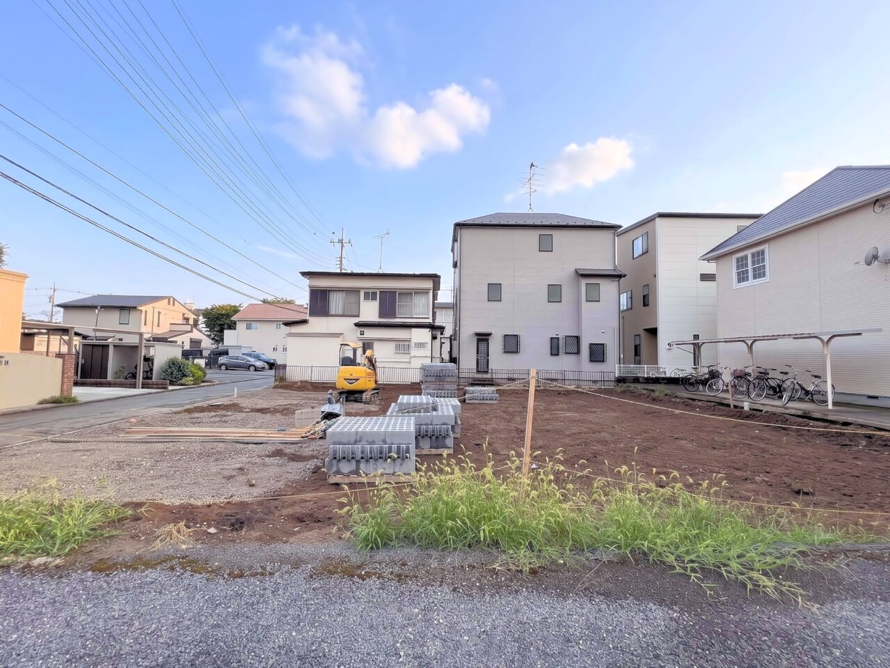 二部屋から行き来できる南方向に面したバルコニーを設けています。(令和8年8月撮影)