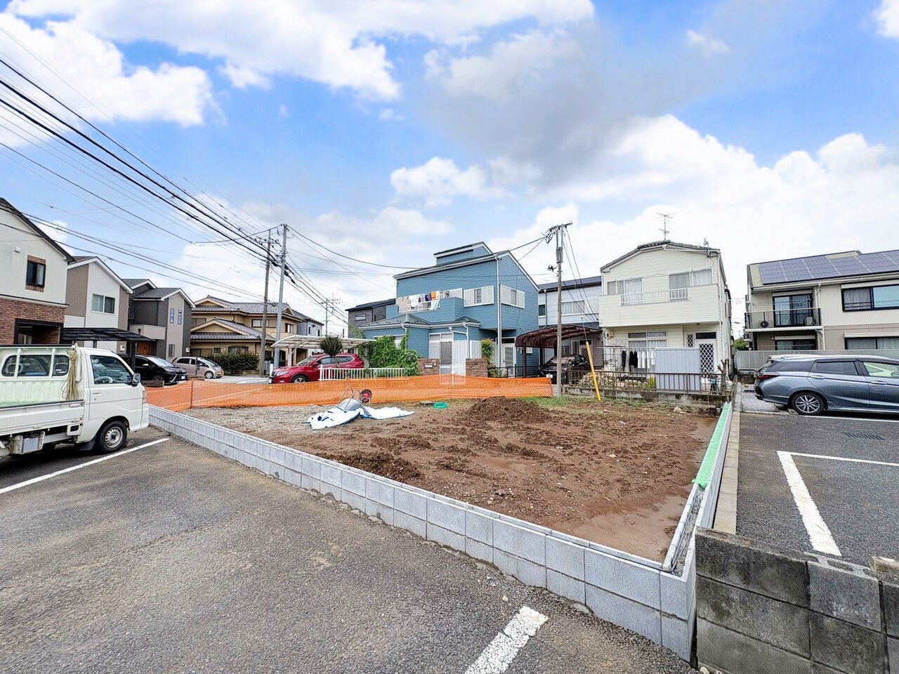 小学校まで徒歩7分、中学校まで徒歩10分、お子様の通学も安心です。(令和8年9月撮影)