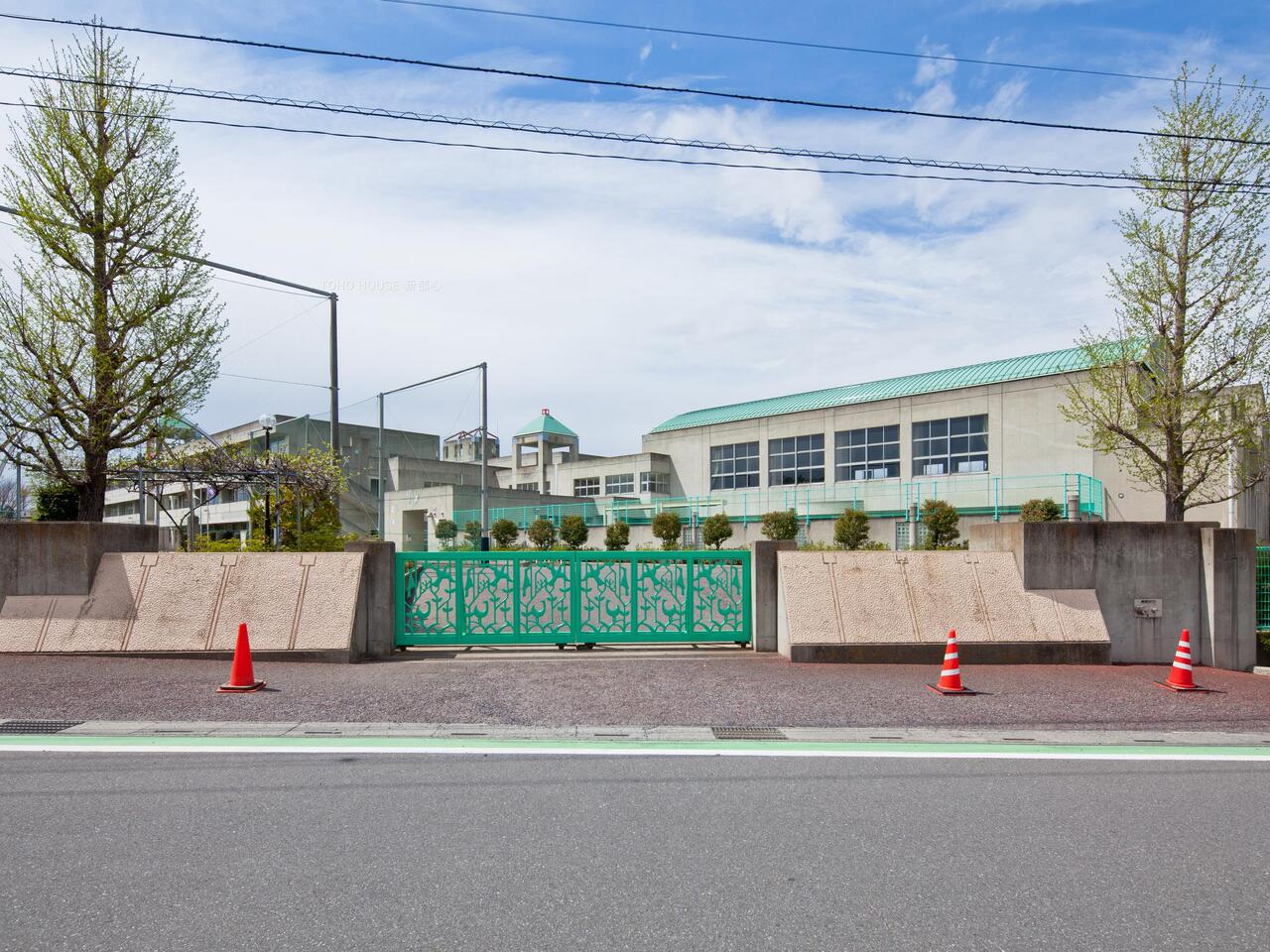 木曽呂小学校まで約880m