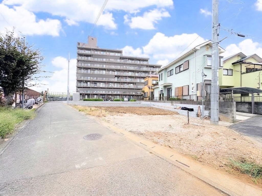 ワイドバルコニーは2部屋から行き来可能です。(令和8年8月 撮影)