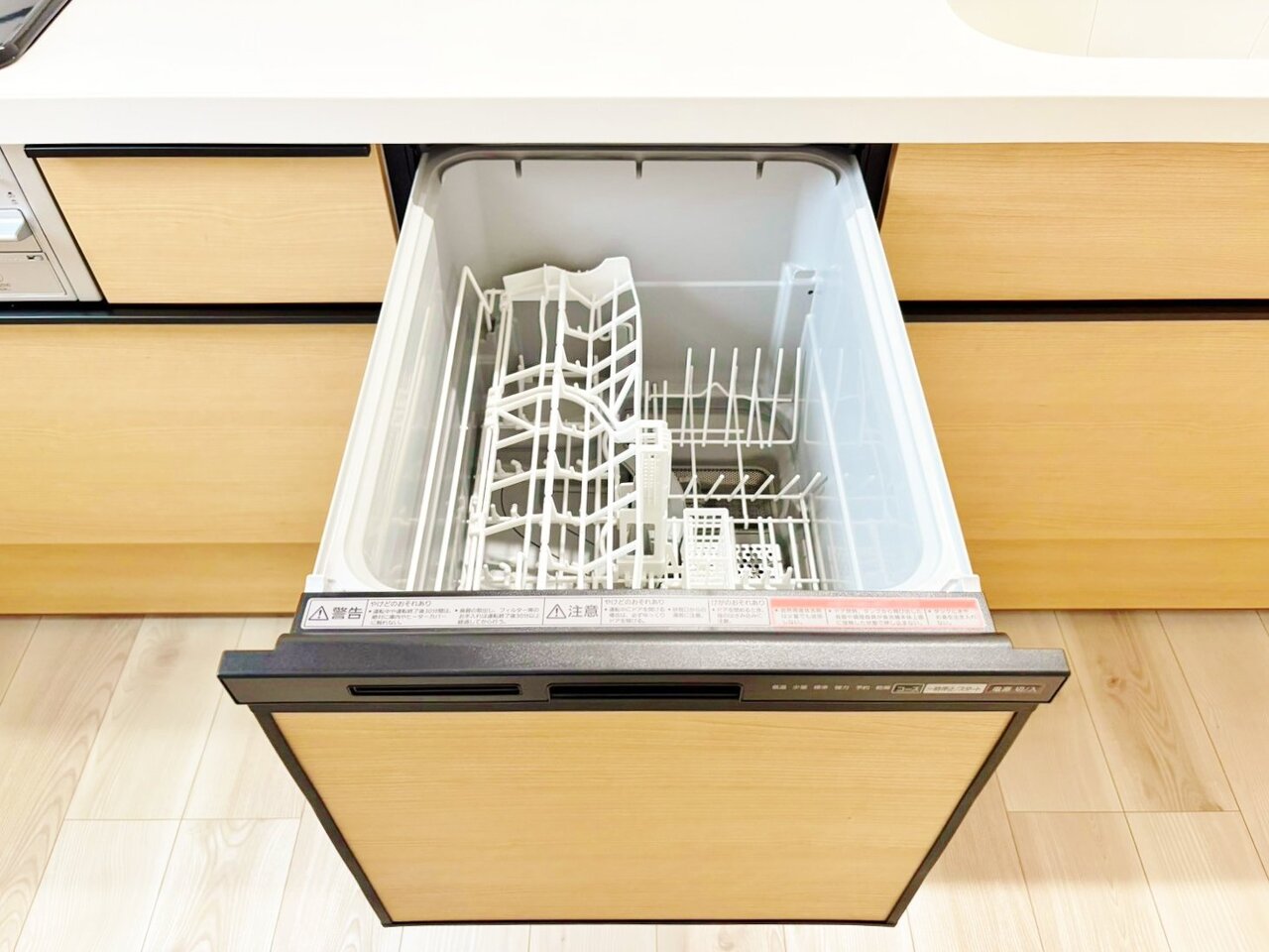 ビルトイン食洗機で作業スペースがすっきりし、広々とお料理できます。