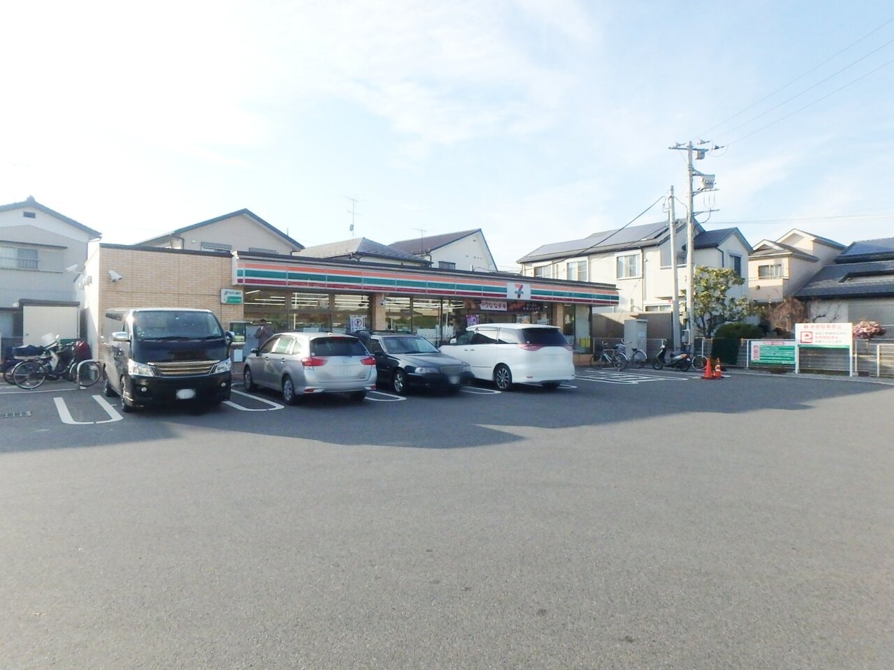 セブン-イレブン さいたま曲本３丁目店まで約650m