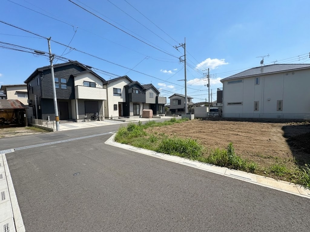 室内に自然光が差し込み明るい家が想像できる敷地。(令和8年9月 撮影)