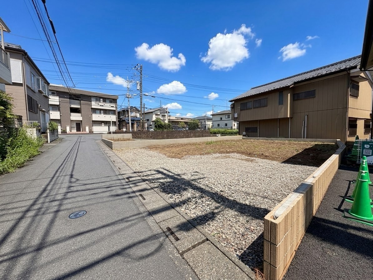 リビングは折上天井でおしゃれな空間に仕上げます。(令和8年9月撮影)
