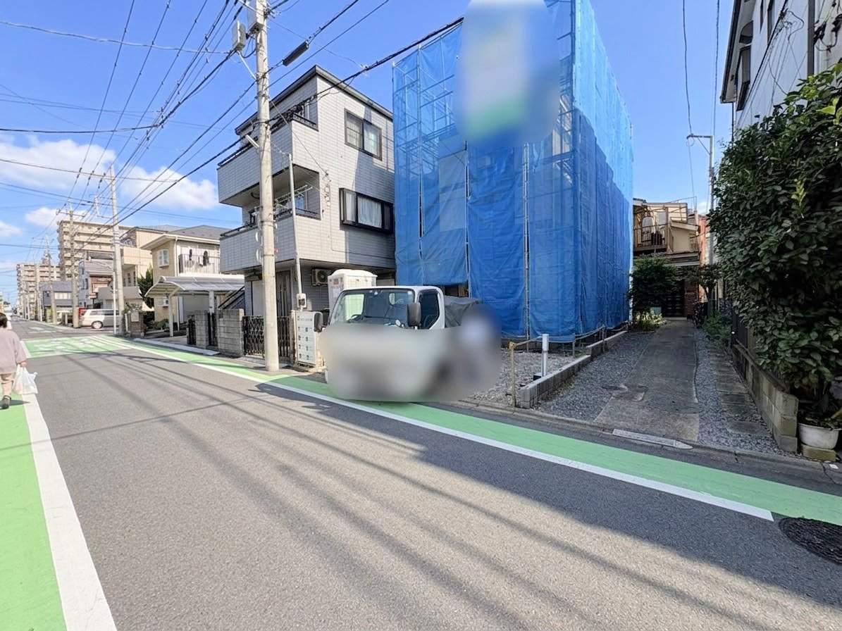全居室南向き6帖洋室+5.3帖の納戸を備えています。(令和8年9月撮影)
