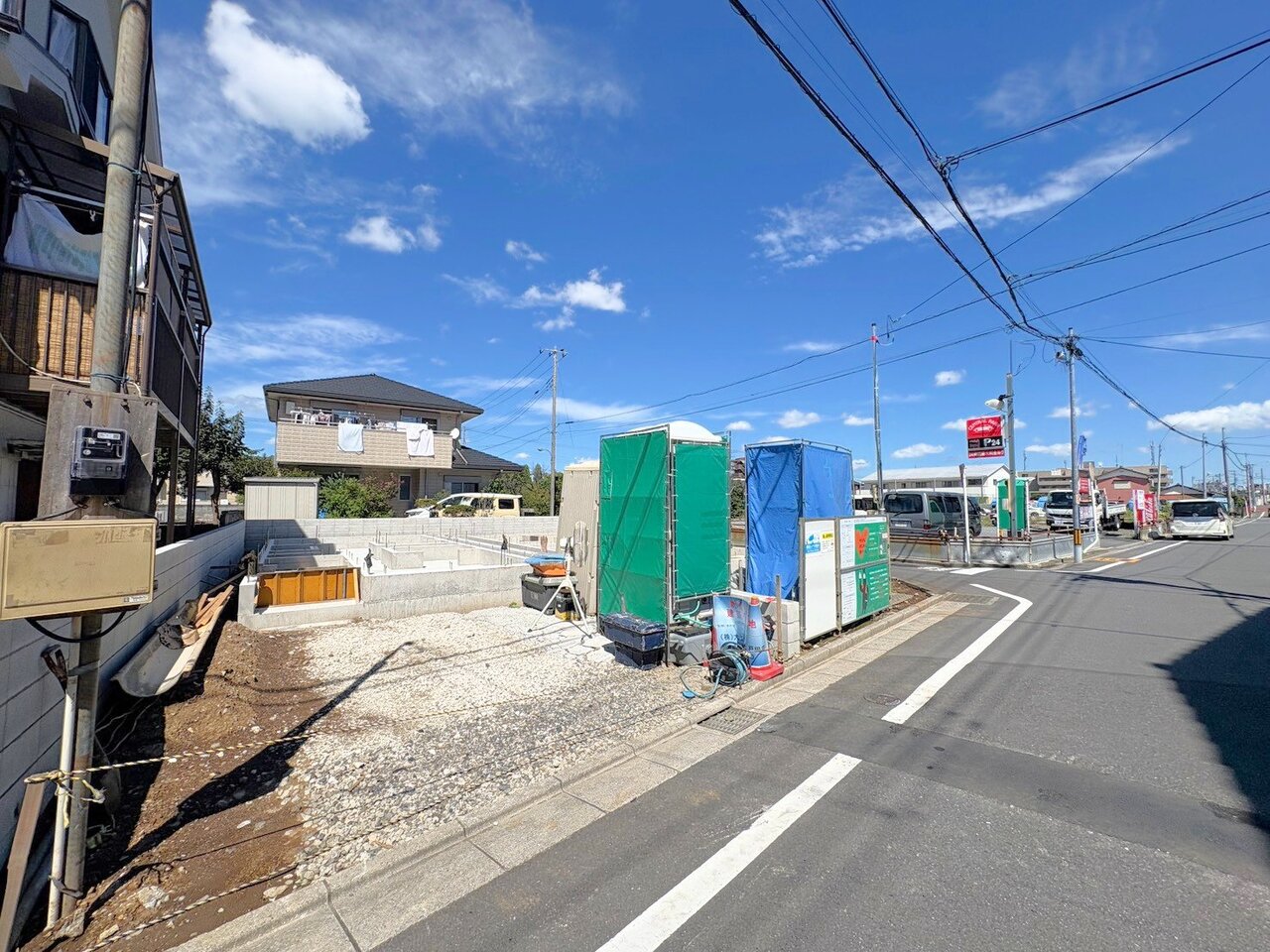 2階と3階にバルコニーを設けました。(令和8年9月撮影)
