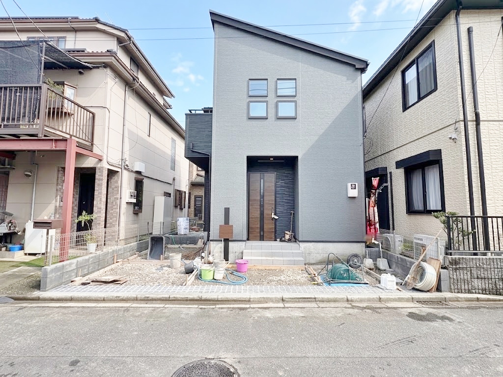 東側4ｍ公道面の敷地34坪以上のお住まい。(令和8年9月撮影)