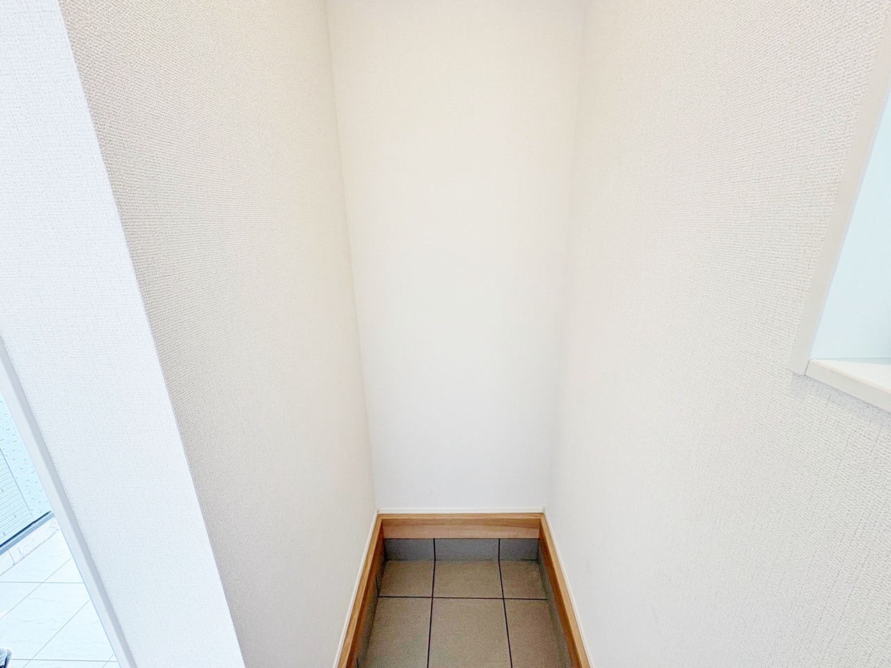 アウトドアグッズなどかさばる道具もしまえます。