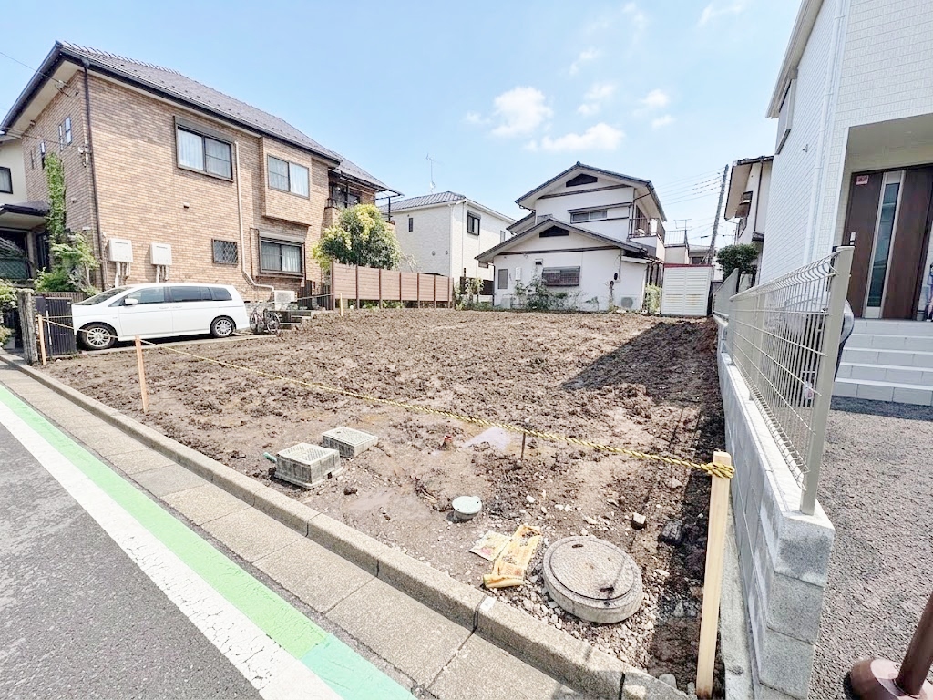 リビング横にはくつろぎの時間をさらに開放的にする続き間の和室付き。(令和8年9月撮影)
