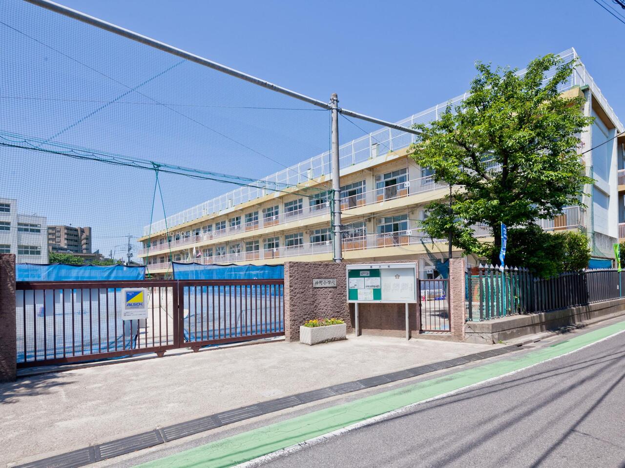 仲町小学校まで約700ⅿ