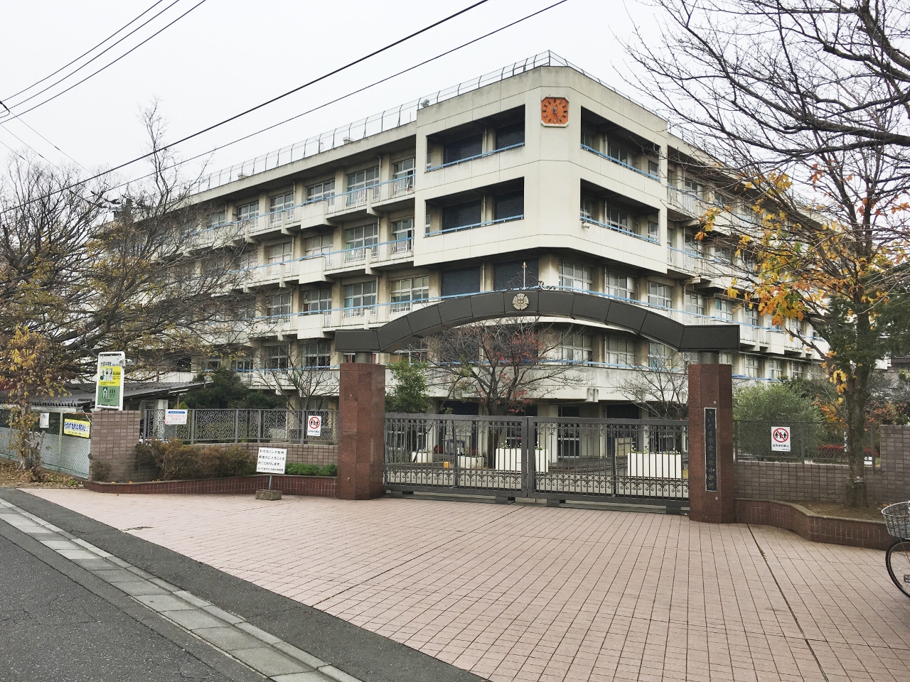 大原中学校まで約1500m