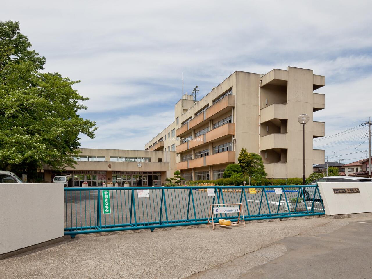 城南小学校まで約1440m