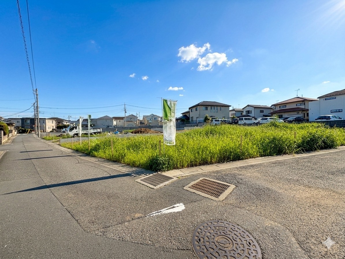 小学校まで徒歩5分でお子様の通学も安心です。(令和8年7月 撮影)