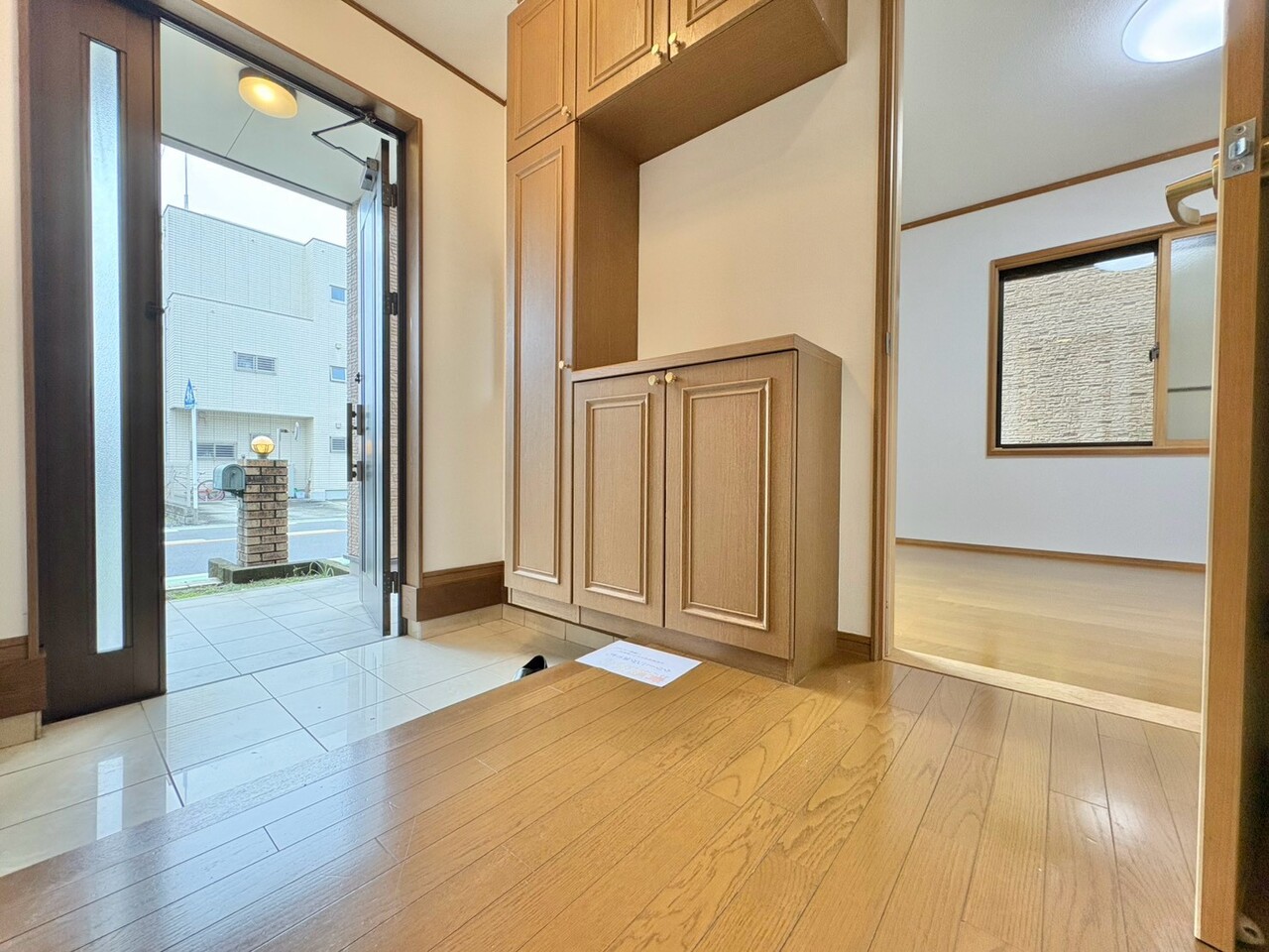 素材感のある清楚な玄関は住まいを彩ります。
