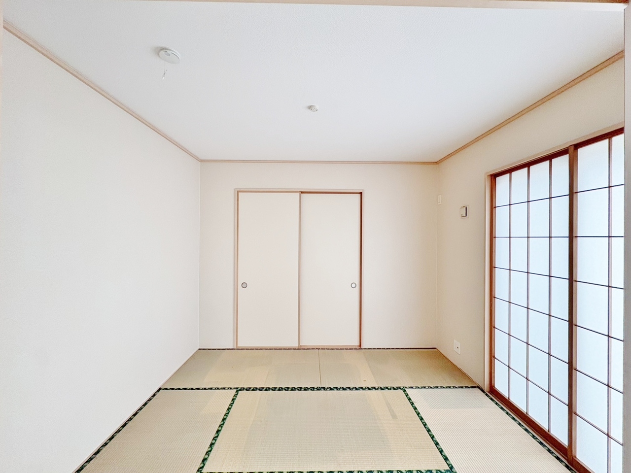 子育て中も安心して使える続き間和室を設けました。