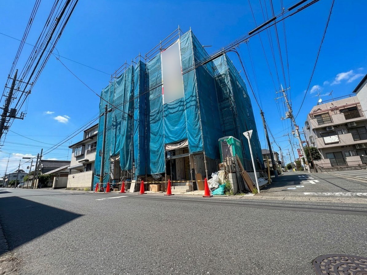 北与野駅徒歩12分、与野本町駅徒歩13分、さいたま新都心駅徒歩22分の立地です。(令和8年10月 撮影)