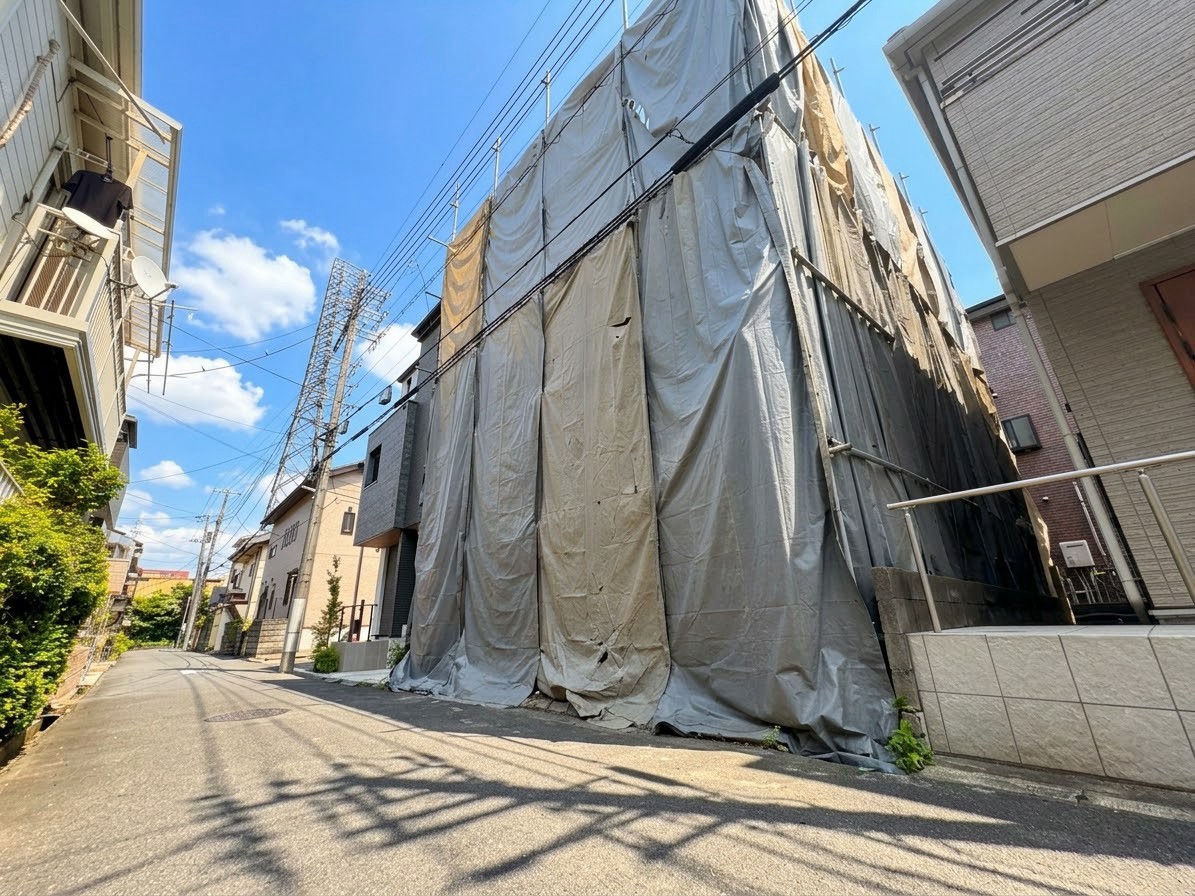与野八幡小学校まで徒歩5分。お子様の通学も安心です。(令和8年10月 撮影)