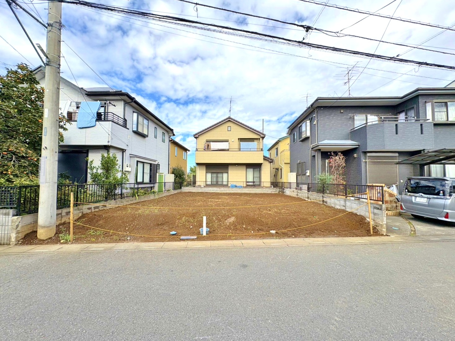 前面南道路のため陽当たり良好。