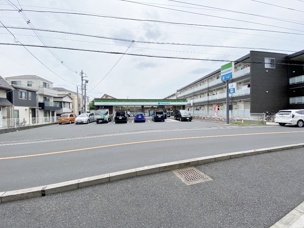 ファミリーマートさいたま別所5丁目店まで約300m